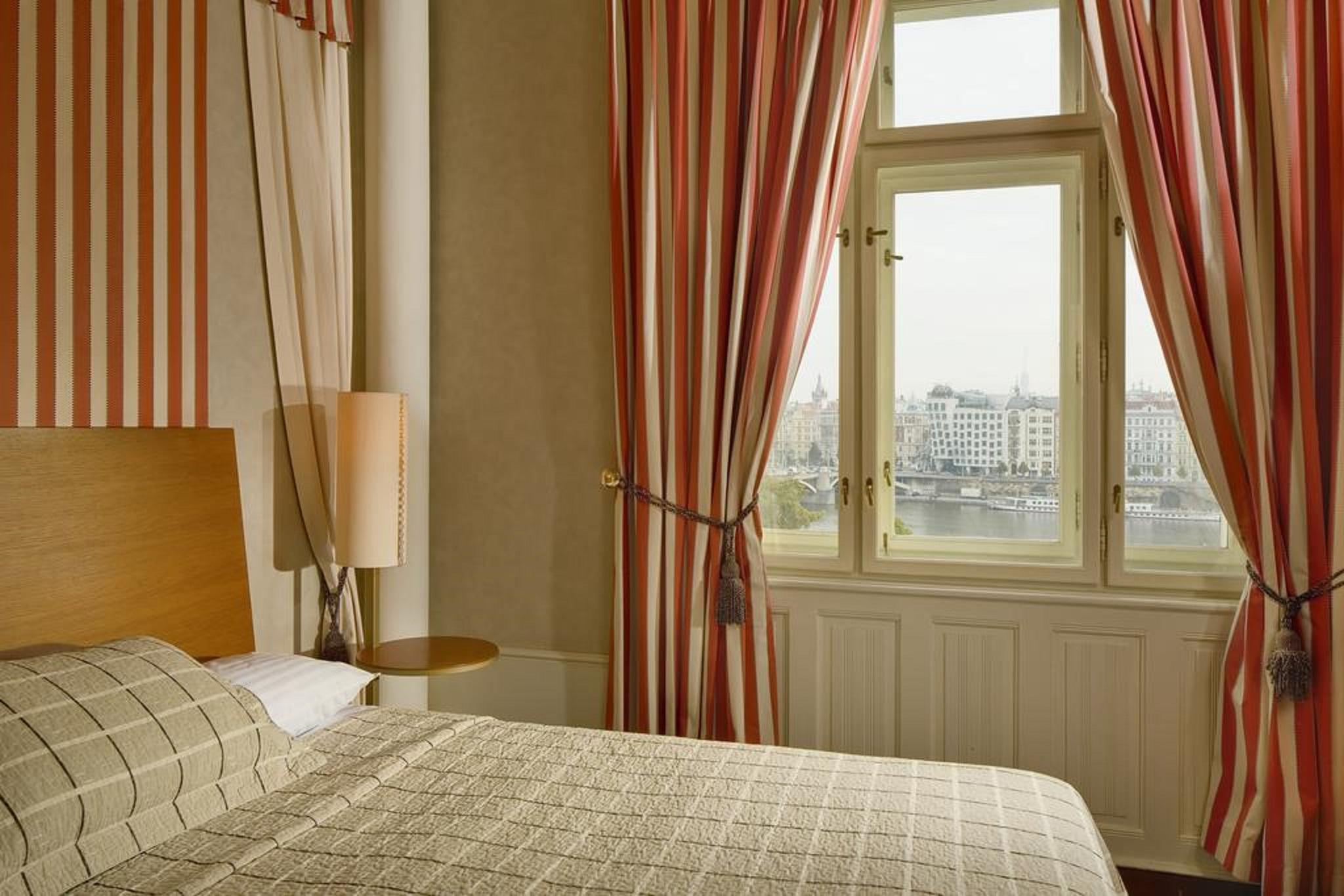 Mamaison Hotel Riverside Прага Экстерьер фото